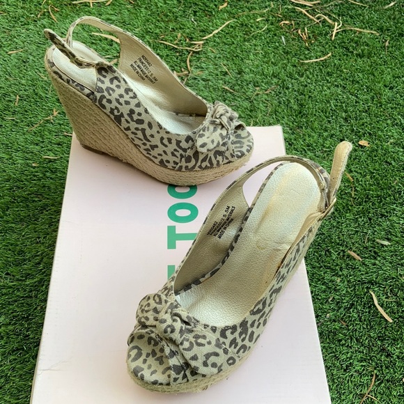 Me Too Shoes Wedges - Picture 6 of 17